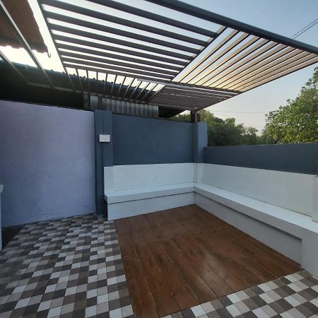 Вілла Nazrana 2Bhk Лонавла Екстер'єр фото