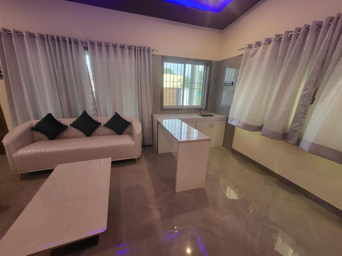 Вілла Nazrana 2Bhk Лонавла Екстер'єр фото